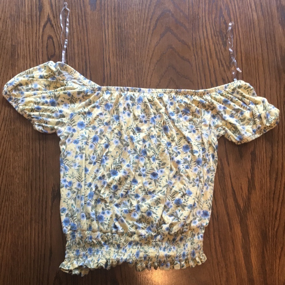𝅺5/$20 large floral off the shoulder crop top